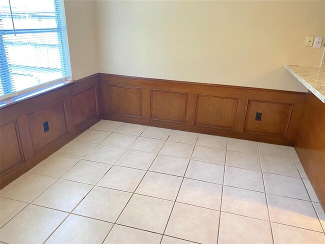 Building Photo - 323 Maybrook Dr
