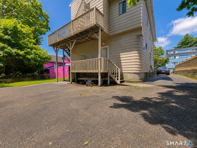 Building Photo - 3 Spring Hill Ave