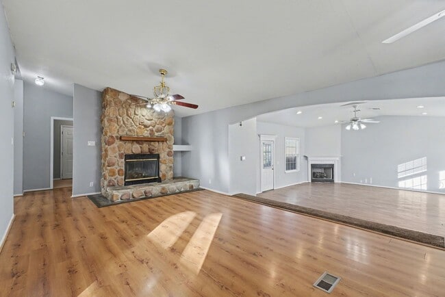 Building Photo - 3-Bed Home with Fireplace, Fenced Yard & Flexible Living Space