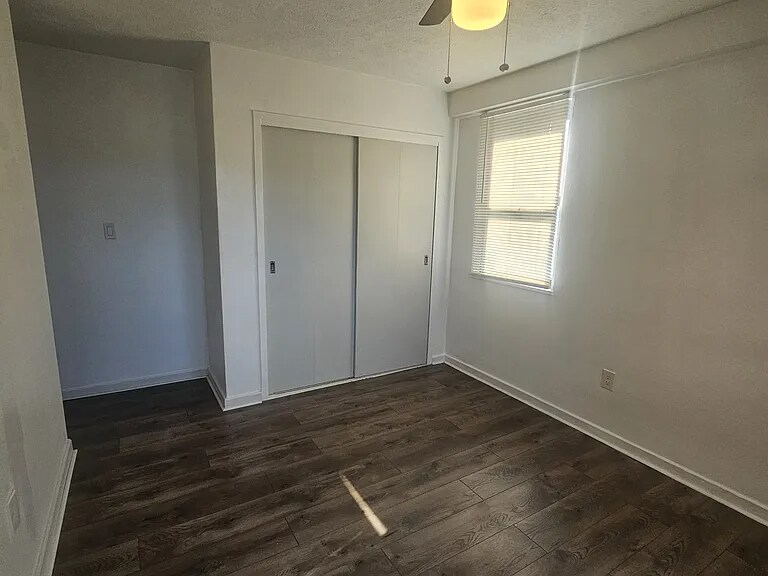 Building Photo - 11720 Edgewater Dr