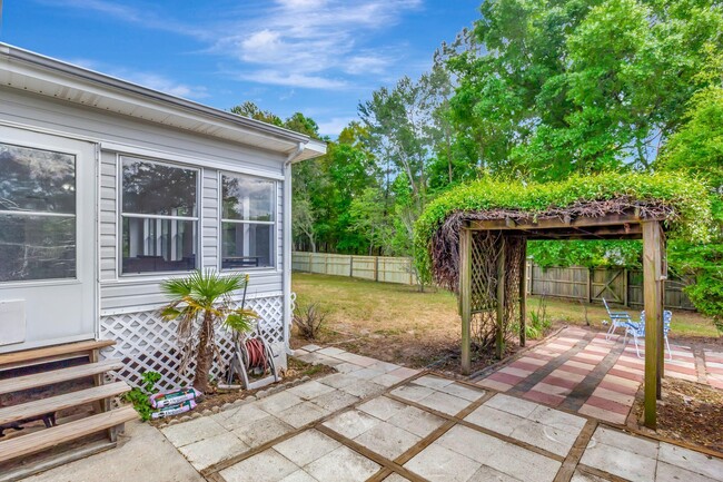 Building Photo - 3613 Burton Cir