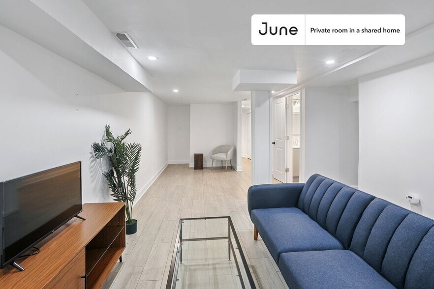 Building Photo - Room in Shared 5 bed/3.5 bath home