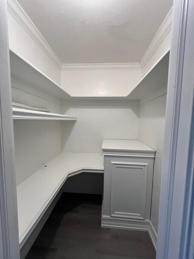 Building Photo - 131 Shore Ct