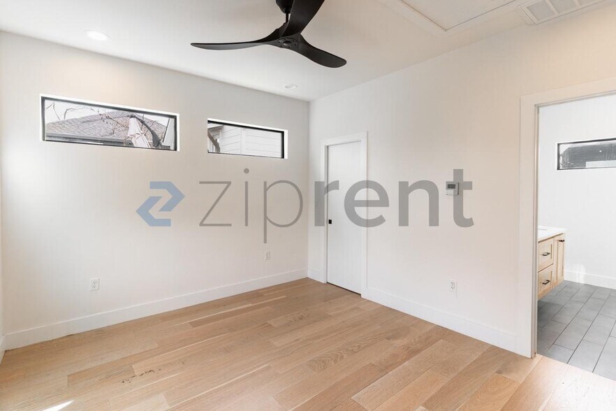 Building Photo - 2916 E 13th St