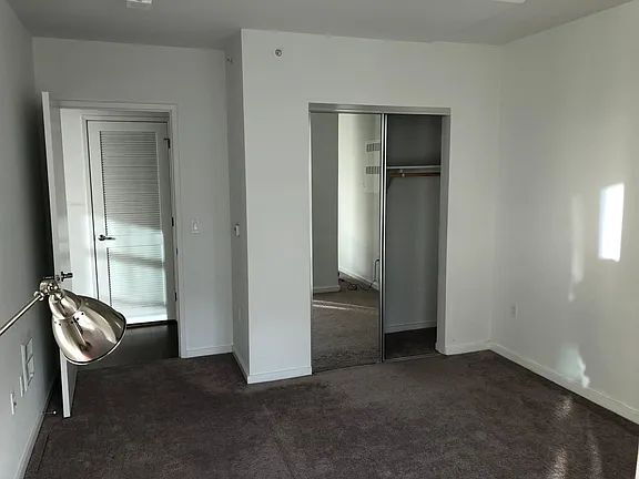Building Photo - 400 Clementina St