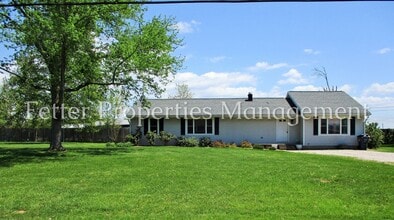 Building Photo - 4 Bedroom Home!