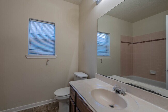 Building Photo - 17030 Macleish Dr