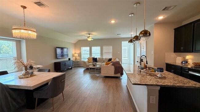 Building Photo - 25112 Slow Pnes Dr