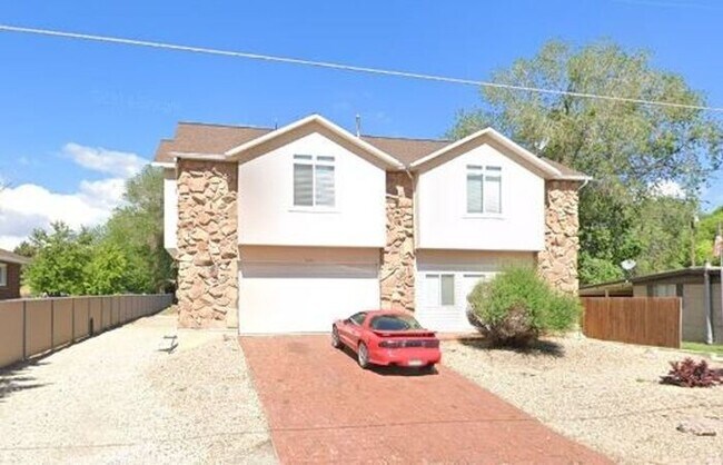 Primary Photo - Fabulous Home- With Mother in Law Apartment