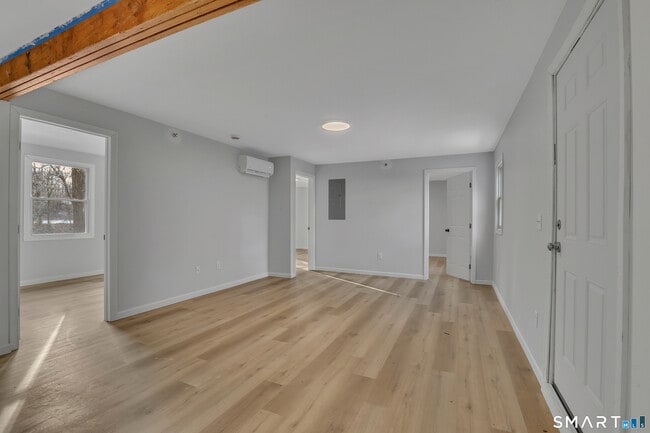 Building Photo - 194 Hartford Rd