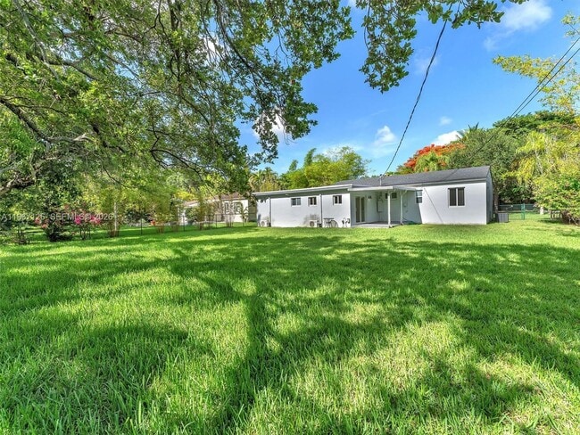 Building Photo - 6520 SW 63rd Ct