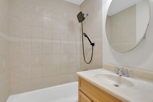 Building Photo - 8970 N Parkside Ave