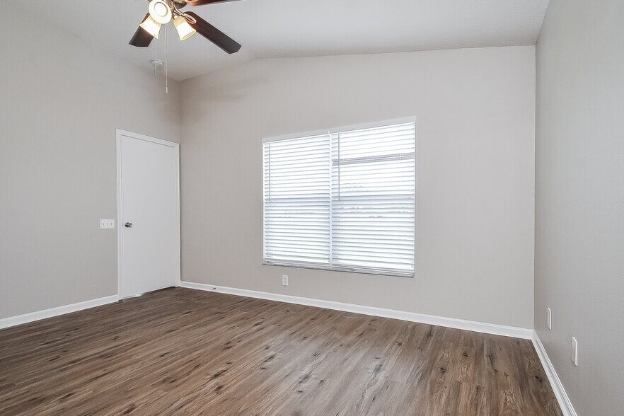 Building Photo - 10313 Hunters Haven Blvd