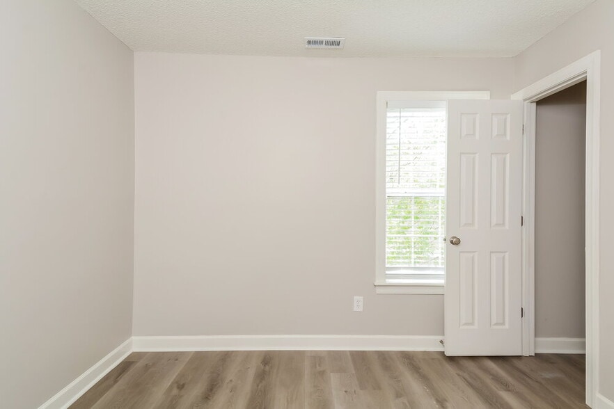 Building Photo - 805 Wallridge Dr