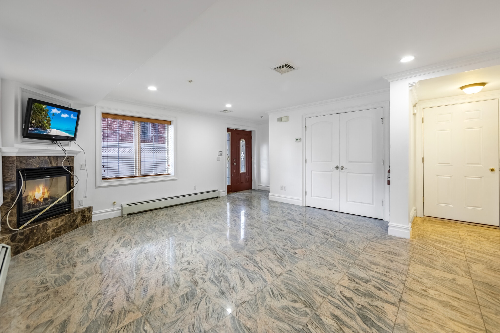 Building Photo - 2132 Linwood Ave