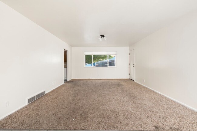 Building Photo - 627 S 500 E