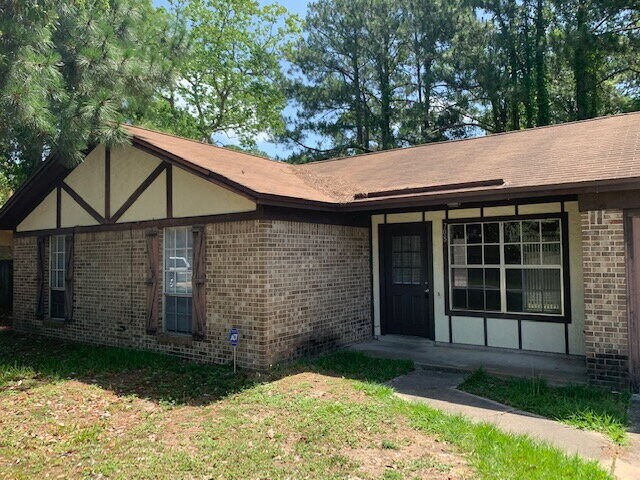 Building Photo - "Charming 3-Bed Oasis with 2 Baths in Ft W...