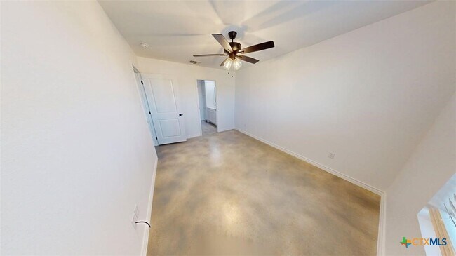 Building Photo - 907 Smoke Tree Ln