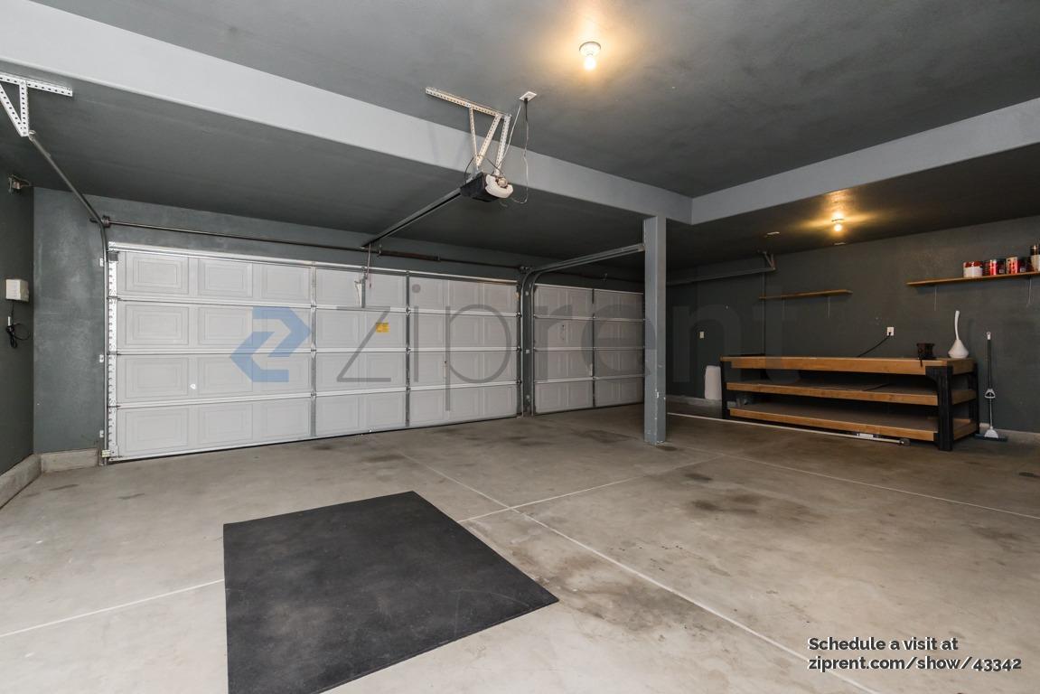 Building Photo - 2422 Carson Ave
