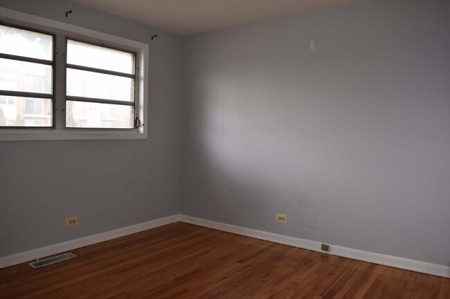 Building Photo - 10527 S Pulaski Rd