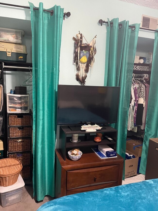 Building Photo - 3606 S Depew St