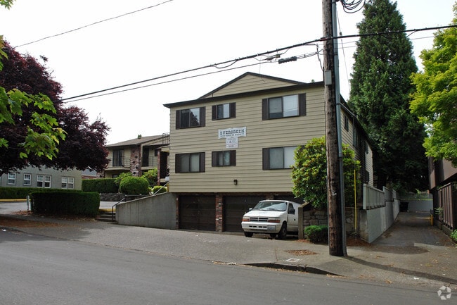 Building Photo - Evergreen