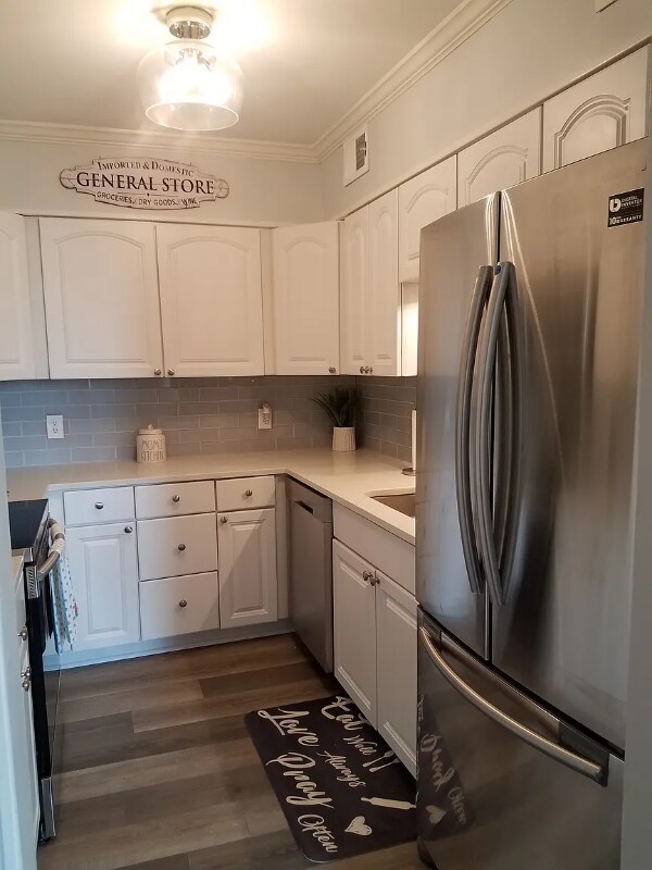 Building Photo - 619 King St