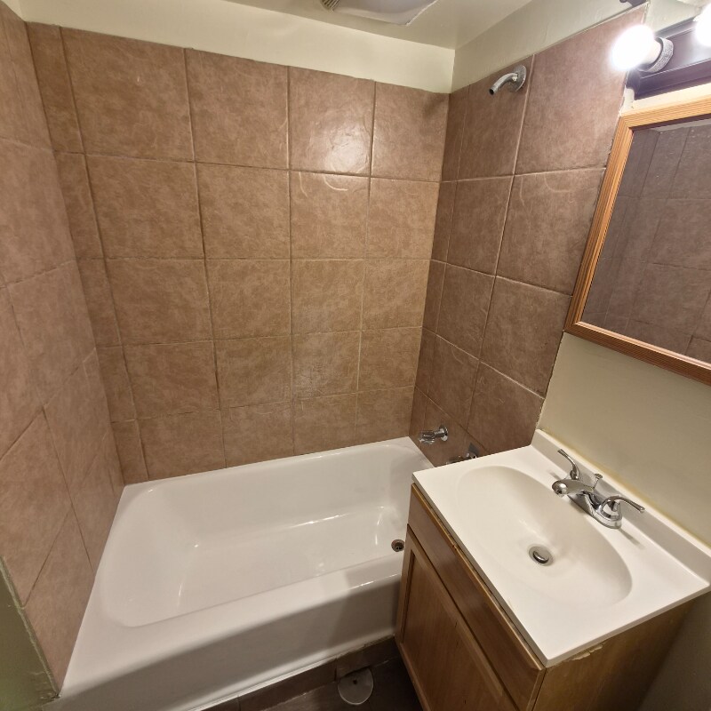 Building Photo - 7541 S Langley Ave