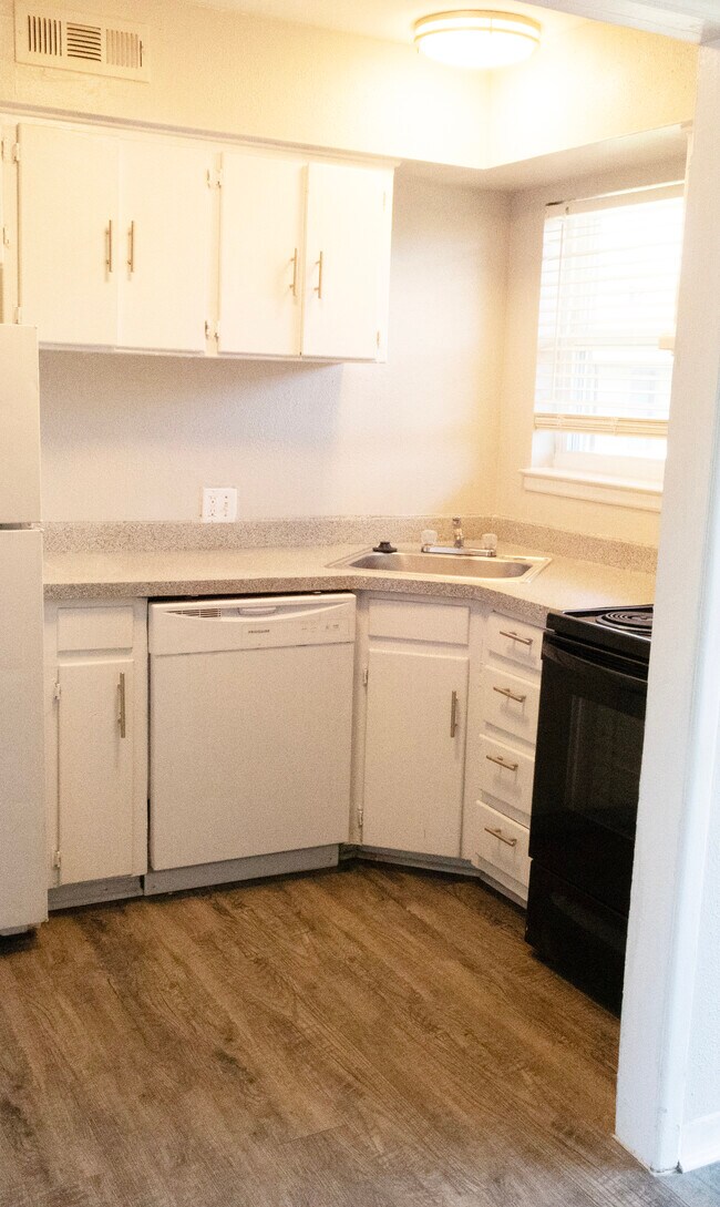 Building Photo - Parkside Apartments