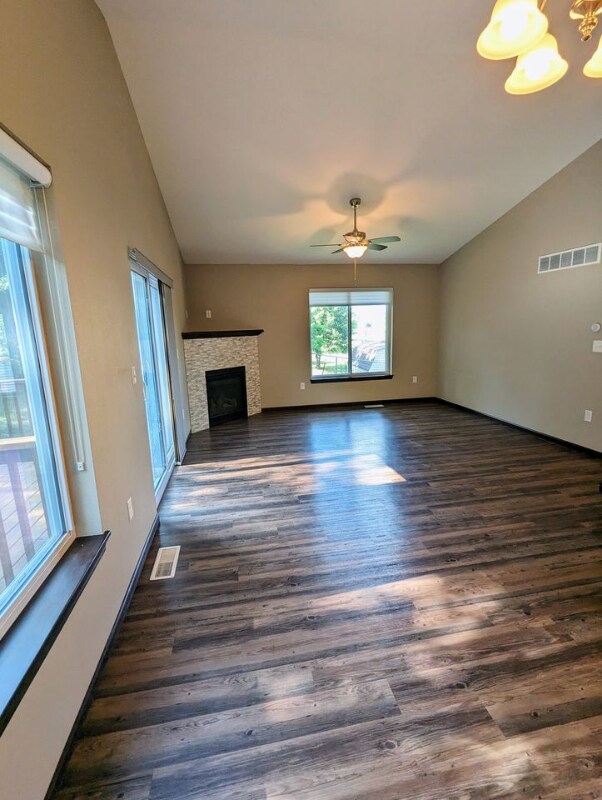 Building Photo - 486 RJ Dr