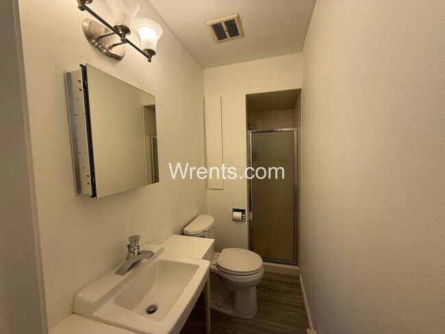 Building Photo - 6014-6018 N Atlantic 26-500RK