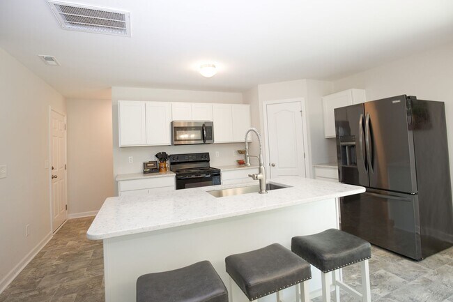 Building Photo - Coming up soon!!!!Centric beautiful proper...