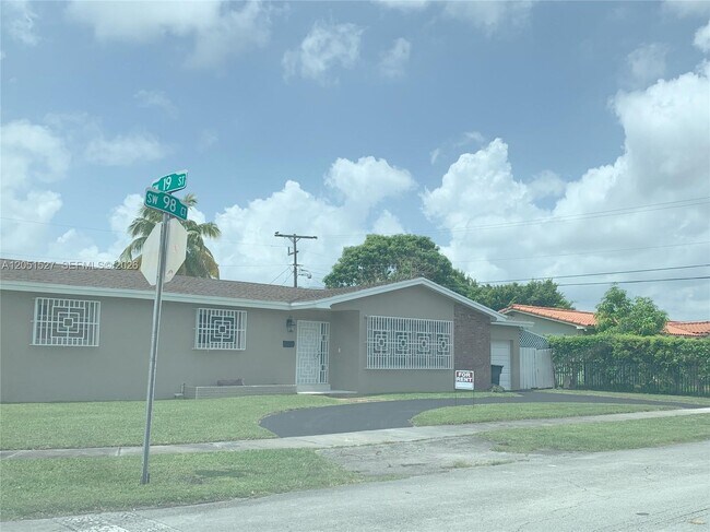 Building Photo - 1820 SW 98th Ct