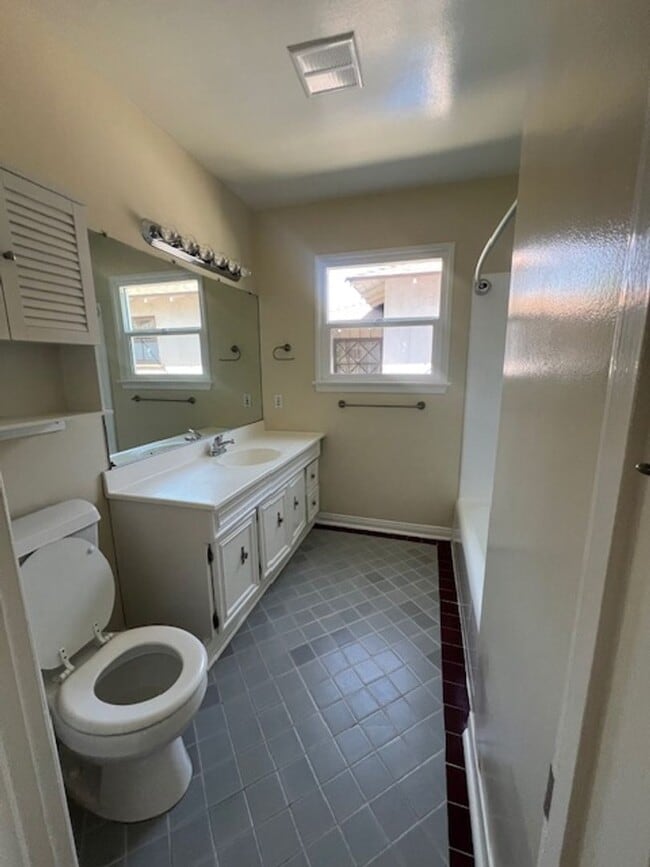 Building Photo - Charming 3 Bedroom 2 Bathroom Van Nuys Pool Home! Ready For Move-In!