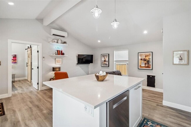 Building Photo - 1403 Minnie Dr