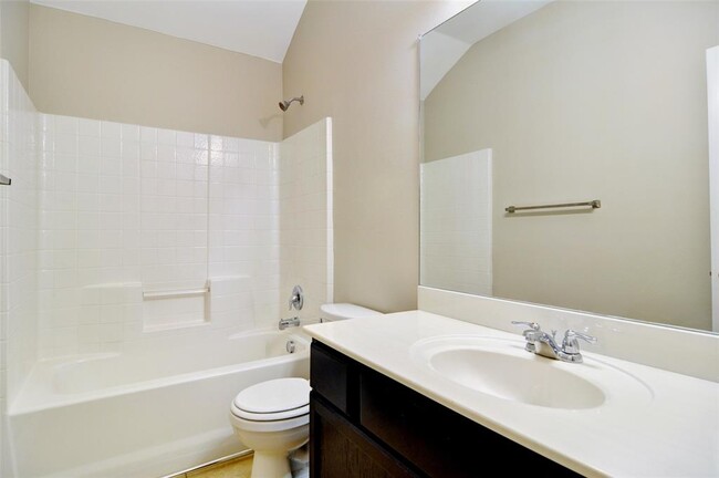 Building Photo - 120 Hamilton Dr
