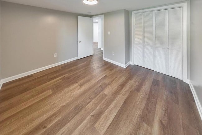 Building Photo - 33 Mchenry Dr SW