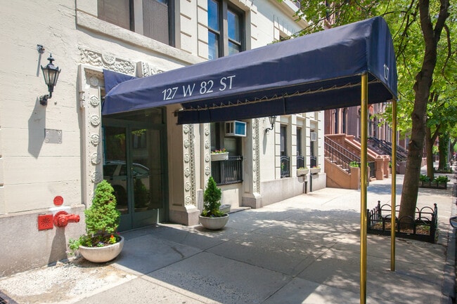 Building Photo - 127 W 82 St