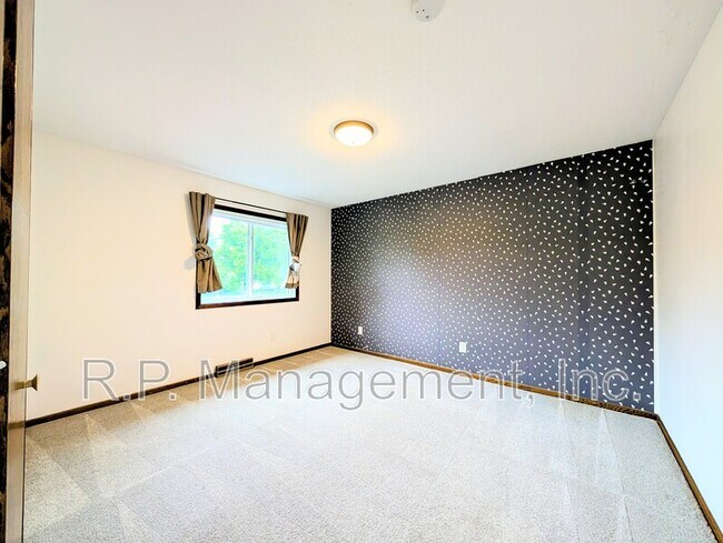 Building Photo - 4382 Rosebriar Ave