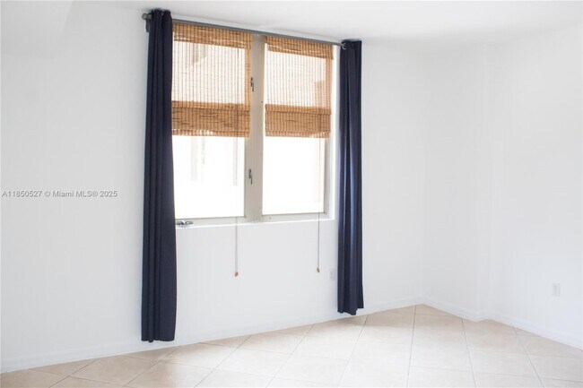 Building Photo - 2630 SW 28th St