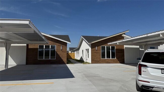 Building Photo - 13 San Andres