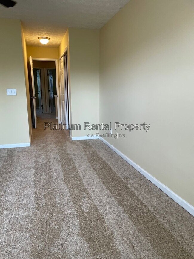 Building Photo - 810 Camelon Ct