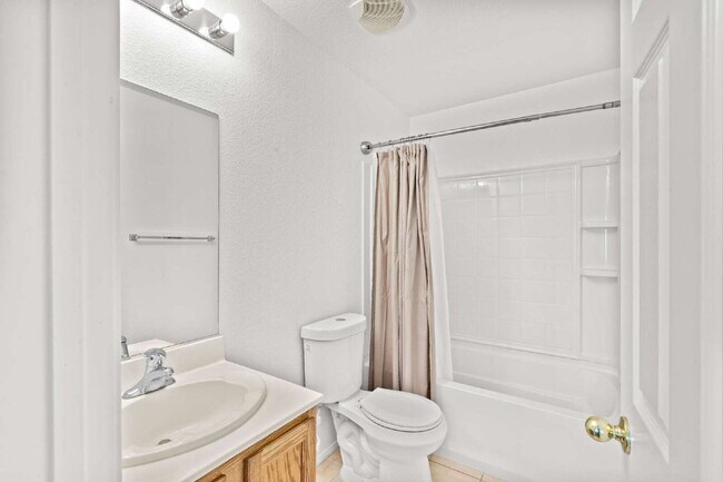 Building Photo - "Spacious 3-Bedroom Oasis with 2.5 Baths on Grandmother Hat Street, North Las Vegas!"