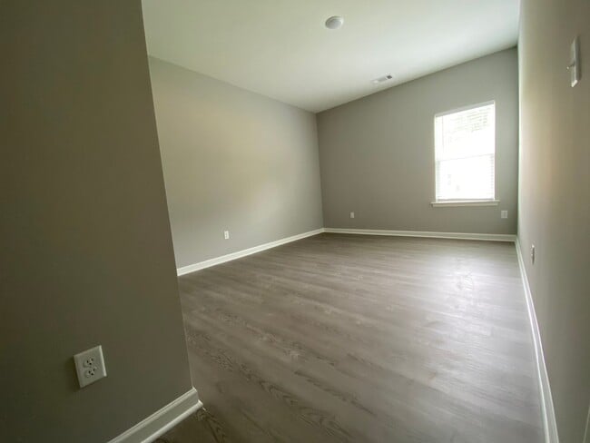 Building Photo - 4 bed, 2 bath home built in 2022 in Atoka w/ a move in Special