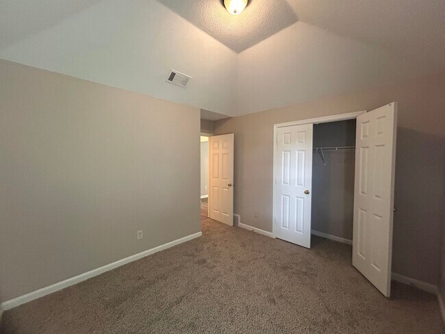 Building Photo - 3912 Sundale Way W