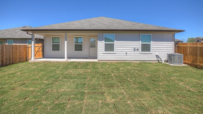 Building Photo - 4 BR / 2 BA - 2032 SF in Seguin - Arroyo Ranch!