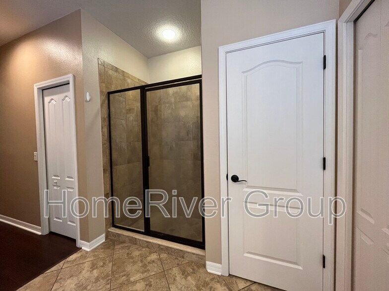 Building Photo - 8426 White Poplar Dr