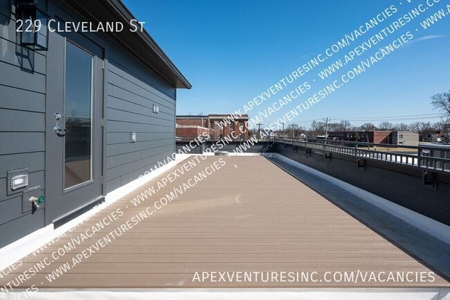 Primary Photo - 229 Cleveland St
