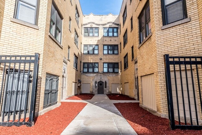 Building Photo - 418 S Laramie