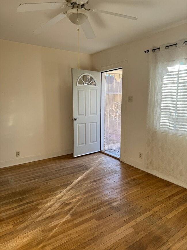 Building Photo - 422 Vassar Dr SE